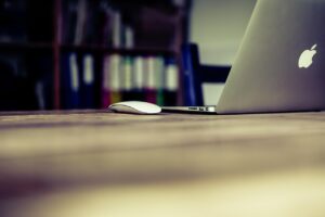 デスクワークが原因でVIOの黒ずみが悪化する理由とは？