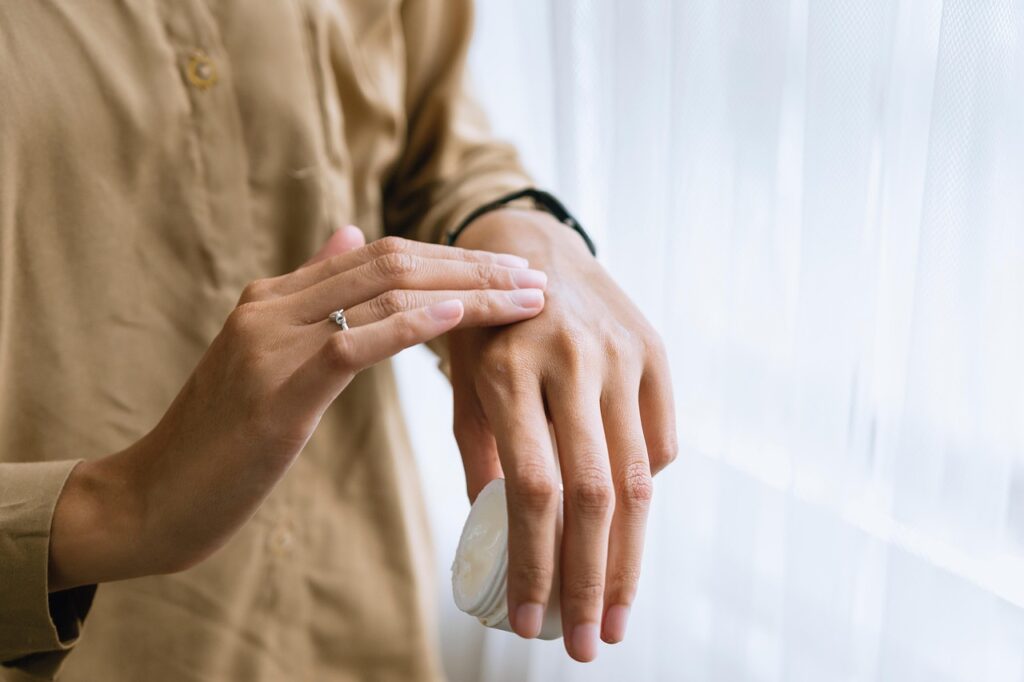 黒ずみを解消する美白クリームは敏感肌に使えるのか？